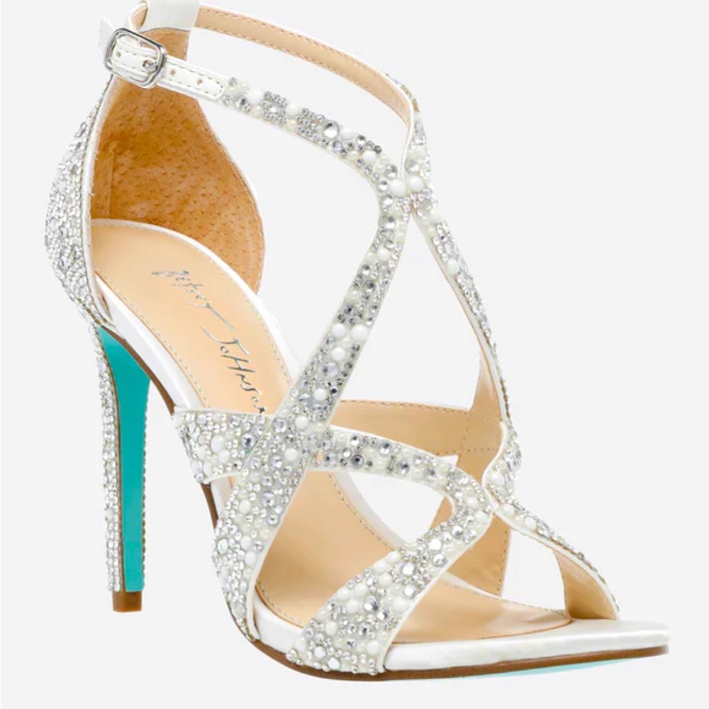Betsey Johnson pump to a whole new level, all over rhinestone elegant pump.